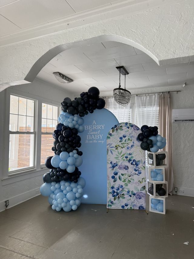 Balloon decor by Luxeballoon