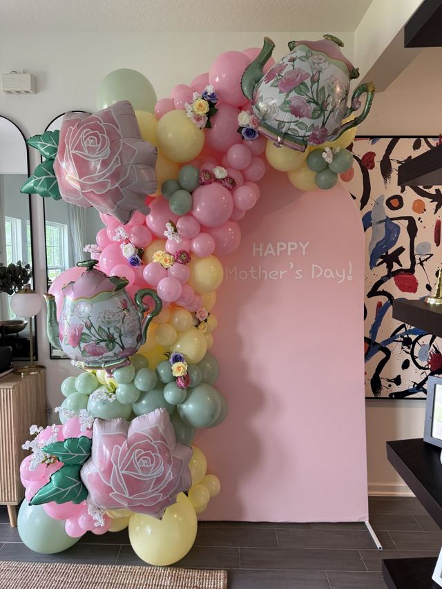 Balloon decor by Luxeballoon