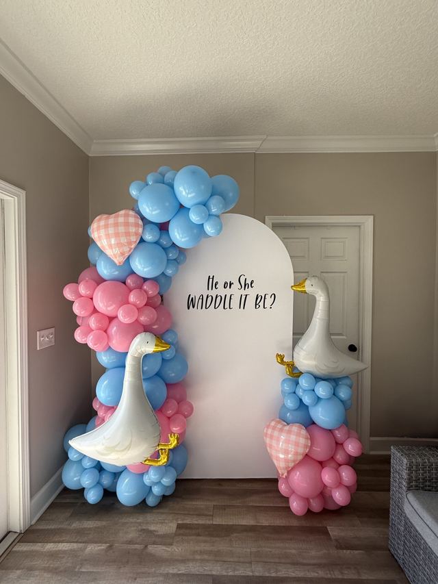 Balloon decor by Luxeballoon
