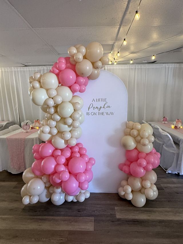 Balloon decor by Luxeballoon