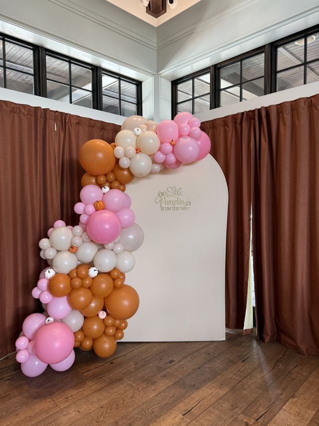 Balloon decor by Luxeballoon